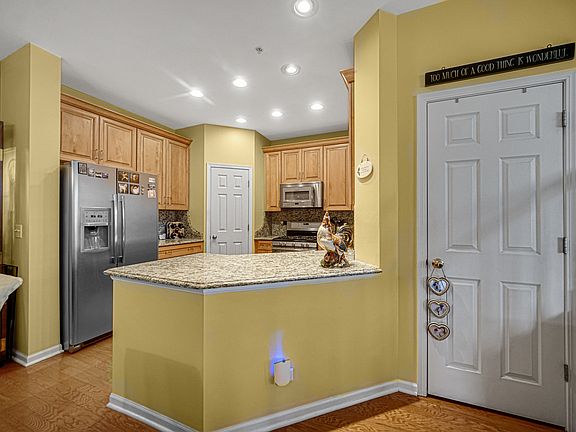 5th image of 606 Scott Ct