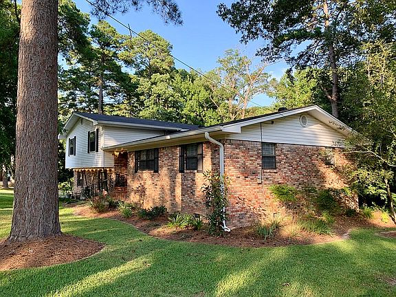 2nd image of 2110 Rainbow Dr
