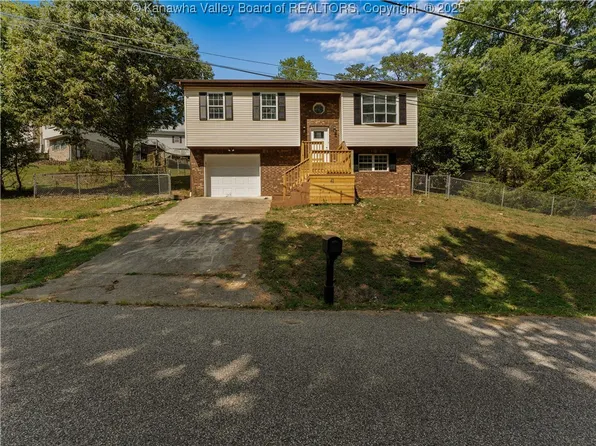 41 Poplar Hls, Hurricane, WV 25526