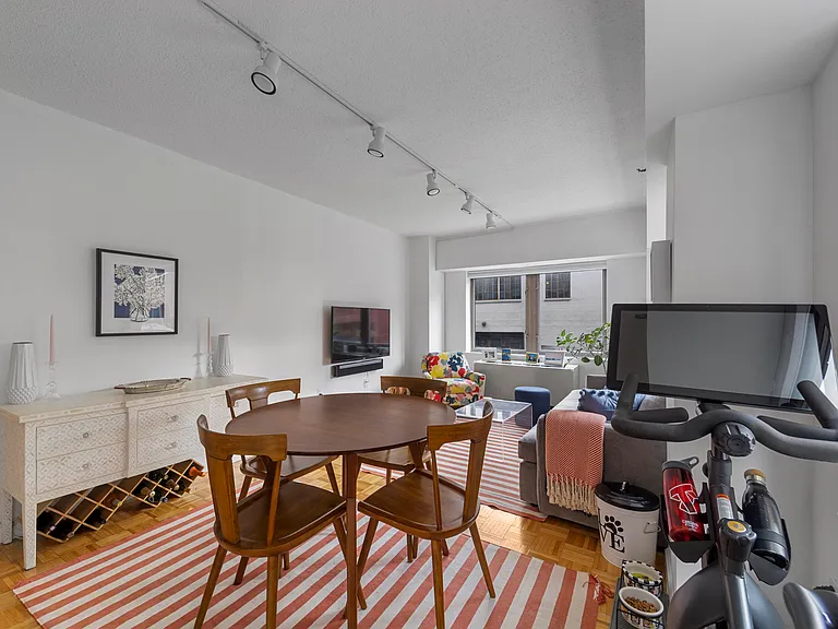 756 Washington St #2D — Photo 3