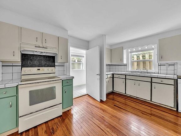 4th image of 1573 NE 33rd Street