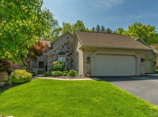 4467 Golf View Dr, Brighton, MI 48116