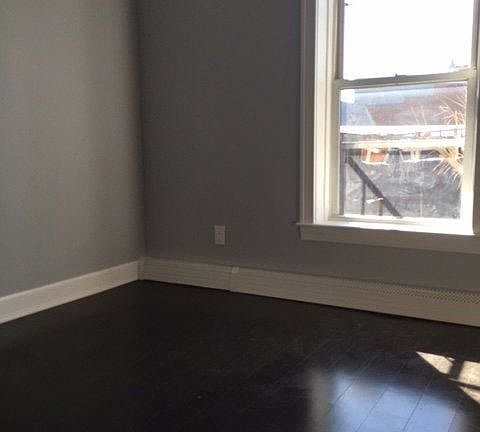 3rd image of 206 Calyer St #2DO