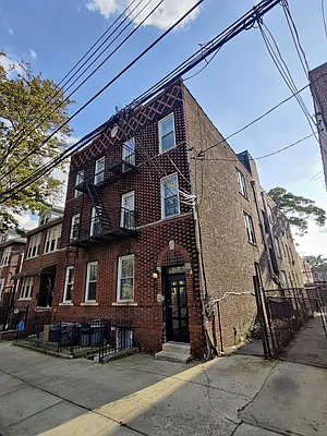 Rented by Signature Property Realty | media 7