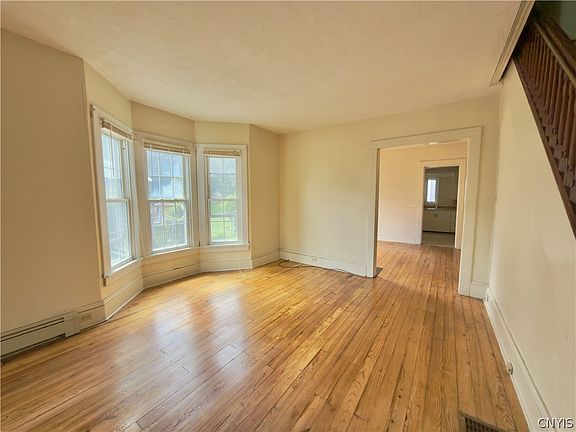 5th image of 21 Virginia St APT 2