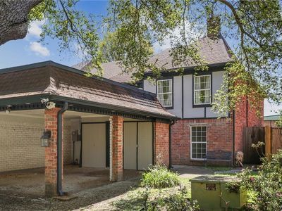 8 Carriage Ln, New Orleans, LA, 70114