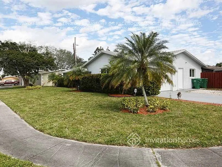 4904 SW 90th Ave — Photo 2