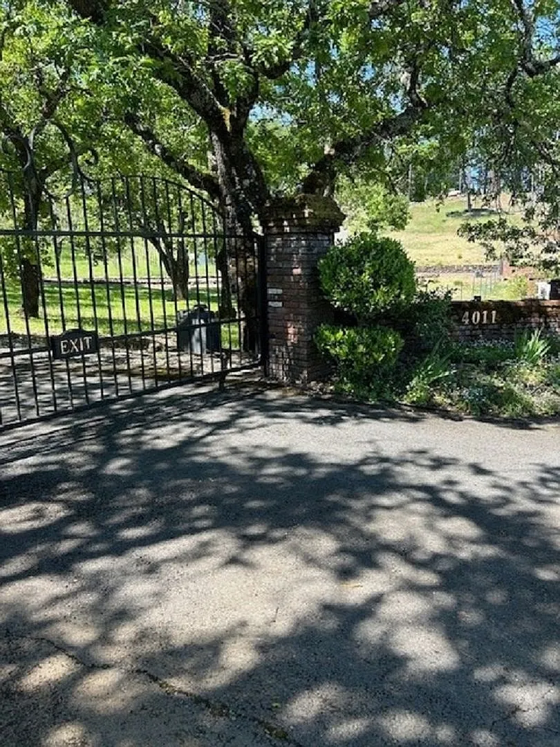 Building Photo - 4011 Spring Mountain Rd