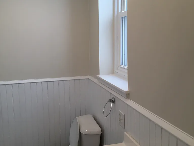 461 Martin St — Photo 3