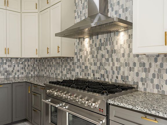 5th image of 892 E Nichols Canyon Rd