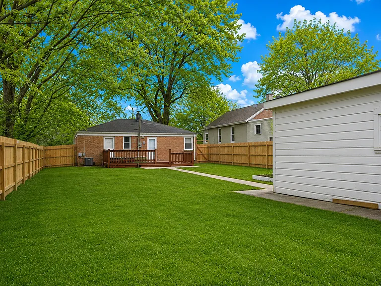 2311 Lake St — Photo 4