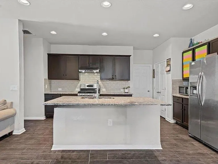 724 Durness Dr — Photo 6
