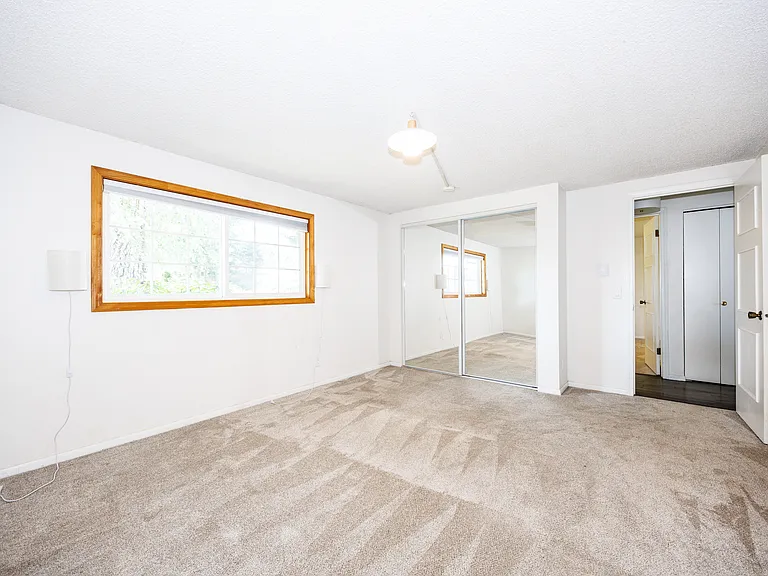 8142 Comox Rd — Photo 21