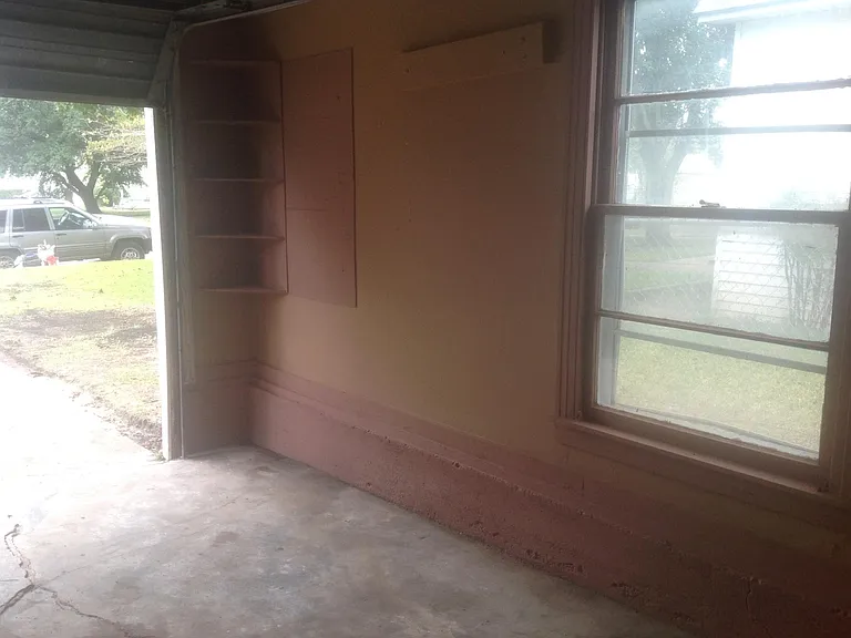 Garage (missing picture of one bedroom)