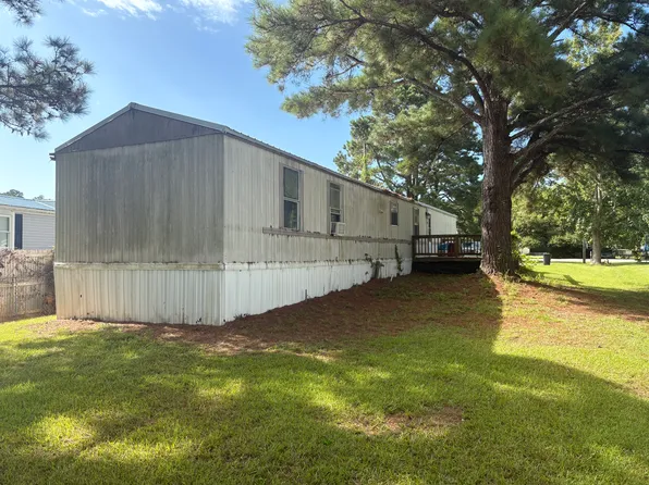 1163 S Parker Rd, Holly Ridge, NC 28445