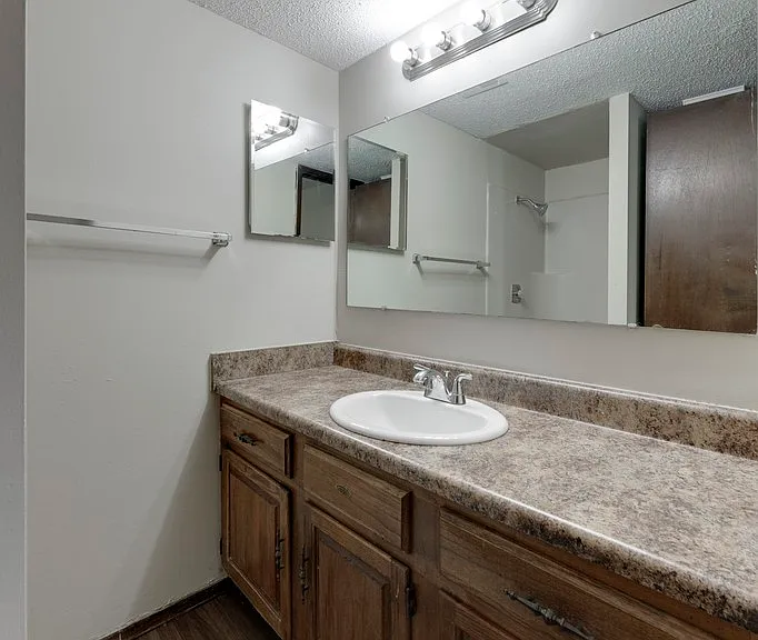 Pheasant Run Apartments — Photo 17