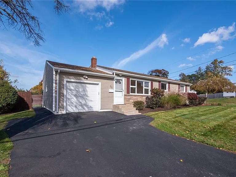 25 Stony Brook Dr — Photo 2