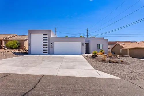 3650 Parkview Dr Photo 1