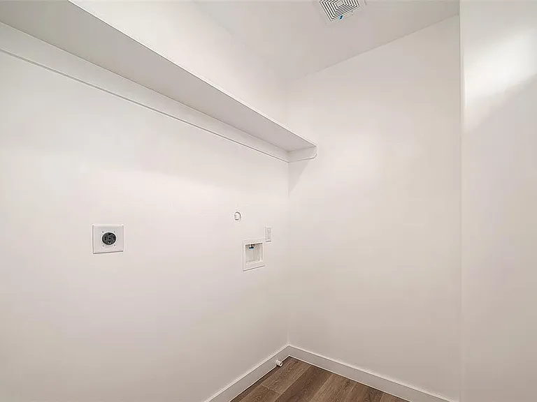 8212 Sparta St — Photo 15