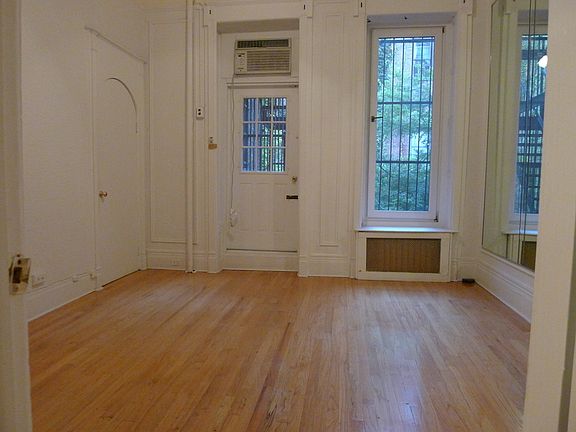 3rd image of 32 W 75th St APT 2