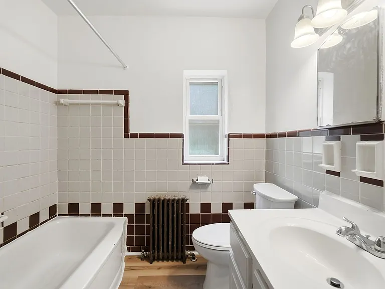 Cozy Apartment Building in Reading District! — Photo 21