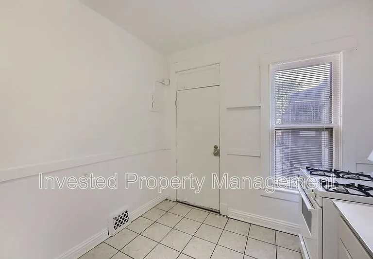 533 E 6th Ave — Photo 7