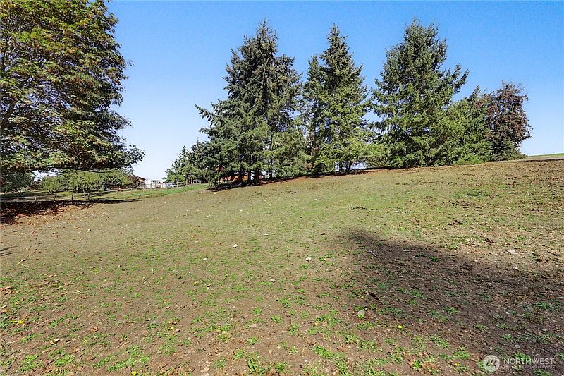 3rd image of 96 Montihill Lane
