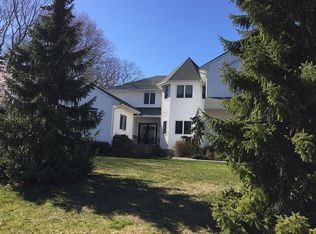3 Clinton St, Mount Sinai, NY 11766