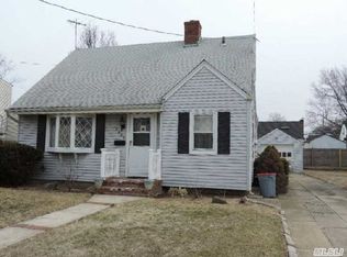 2657 Riverside Ave, Merrick, NY 11566