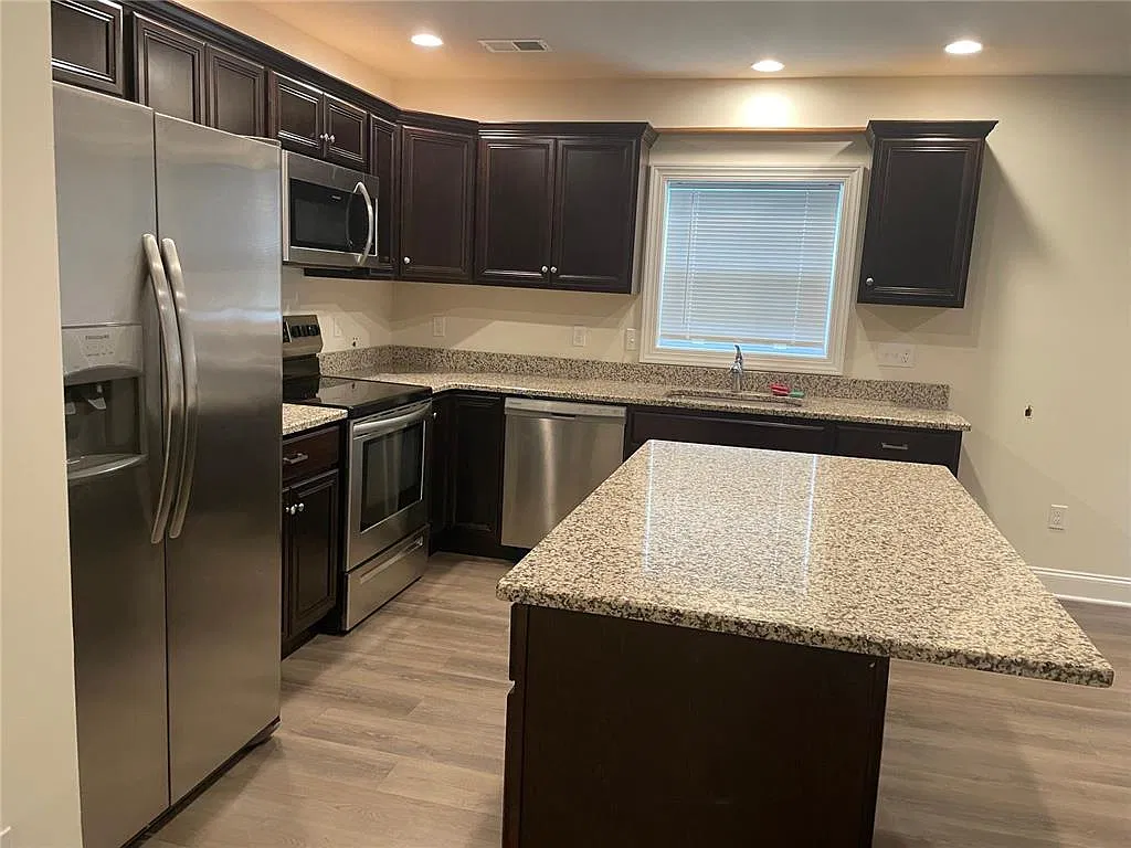 3 bed, 2.5 bath, 1562 sqft, $2,480 — Photo 3