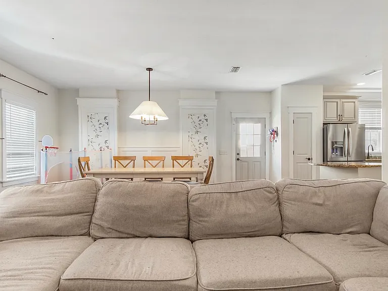 5806 Jasmine Ct — Photo 3