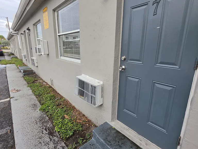 539 NW 1st Ave #7 — Photo 3