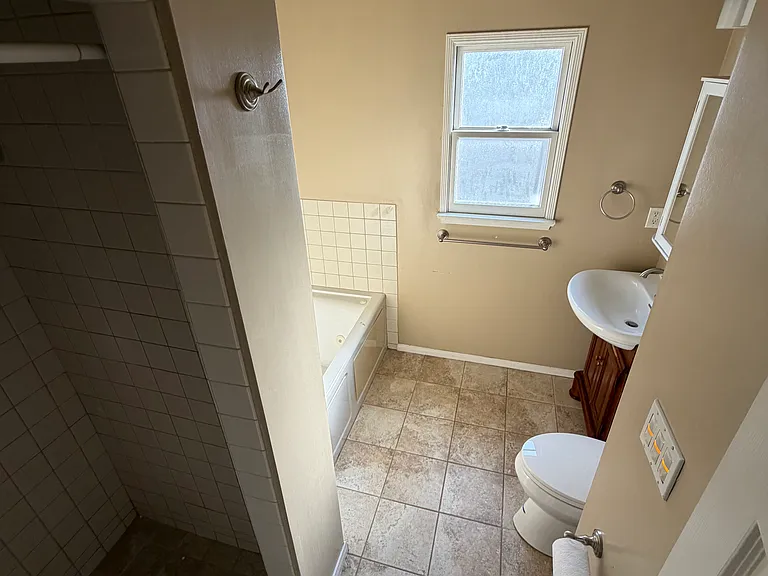 1021 Elm Ave — Photo 9