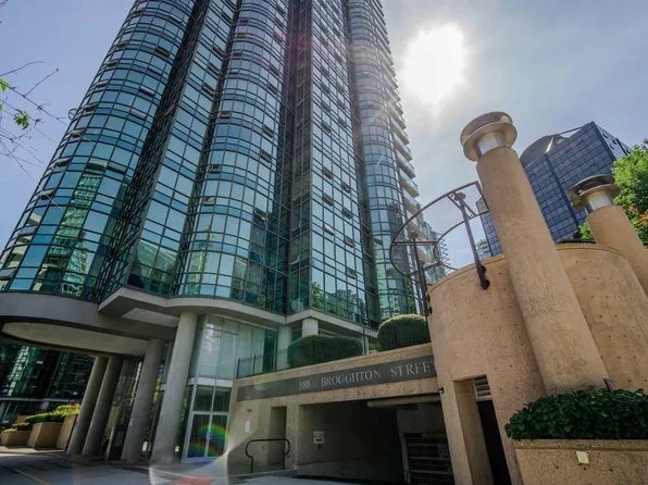 588 Broughton St #302, Vancouver, BC V6G 3E3