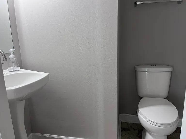 660 Four Seasons Blvd — Photo 7