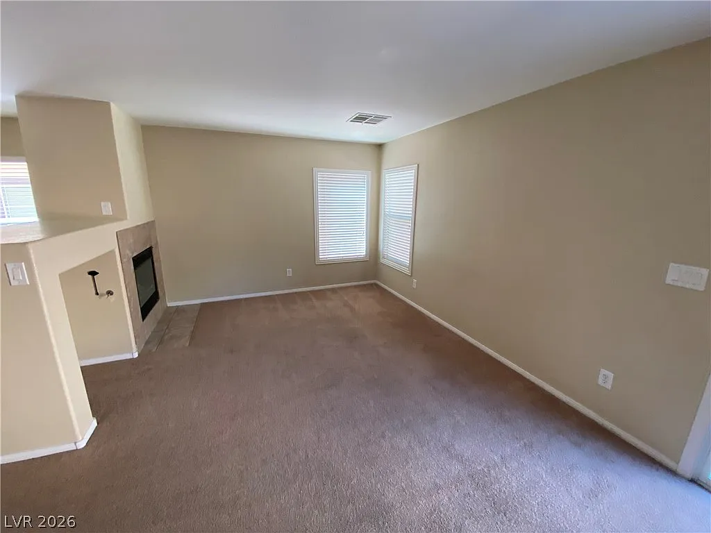 3 bed, 2.5 bath, 1871 sqft, $2,200 — Photo 3