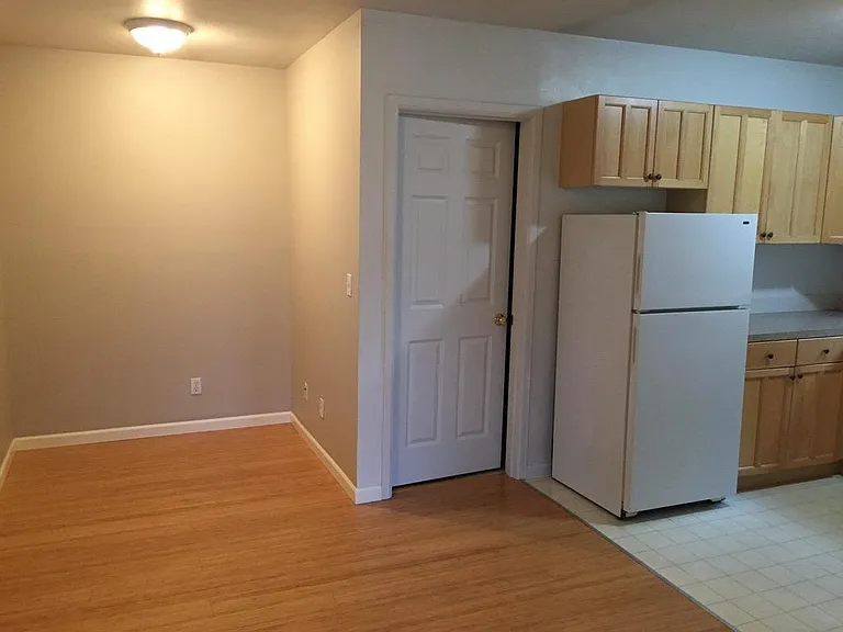 6410 1/2 Phinney Ave N #4 — Photo 4