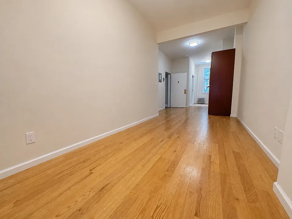 135 N 8th St #1R