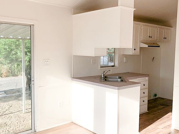 3rd image of 1067 W Miracle Mile Unit 87