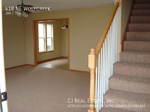 2nd image of 418 NE Wolf Creek Dr