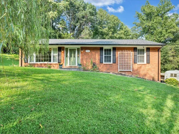 752 Dawnridge Ln, Troutville, VA 24175