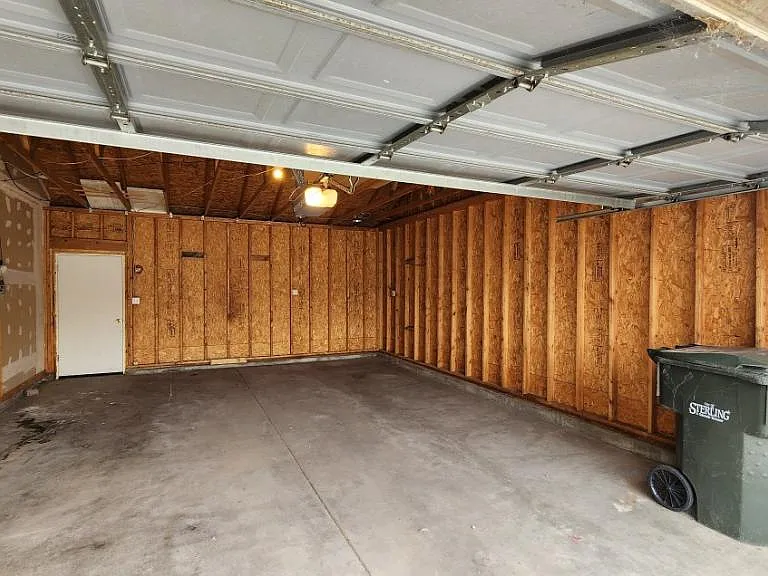 520 Adams Cir #B — Photo 17