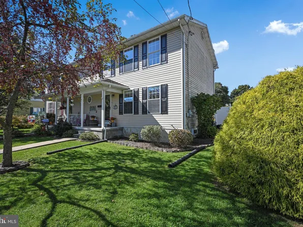 126 S Front St, Womelsdorf, PA 19567