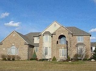 3887 Fawn Dr, Rochester, MI 48306