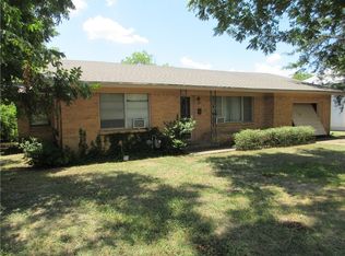 812 Capps St, Marlin, TX 76661