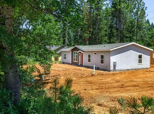 901 N Old Stage Rd, Cave Junction, OR 97523