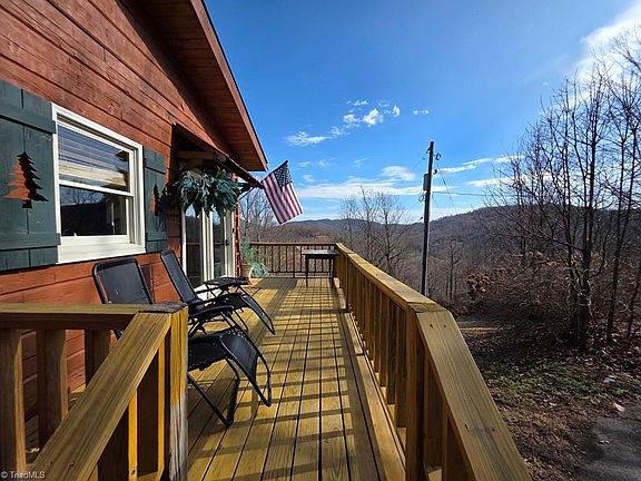4th image of 328 Apple Hill Dr