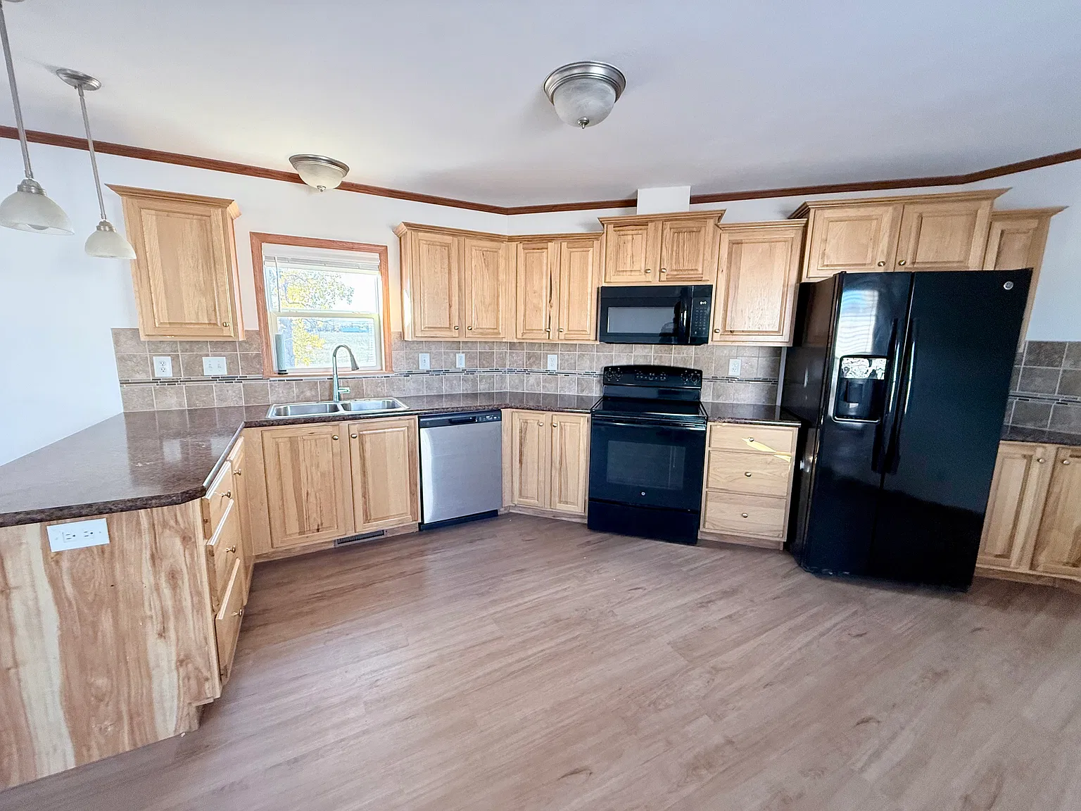 3 bed, $1,950 — Photo 4