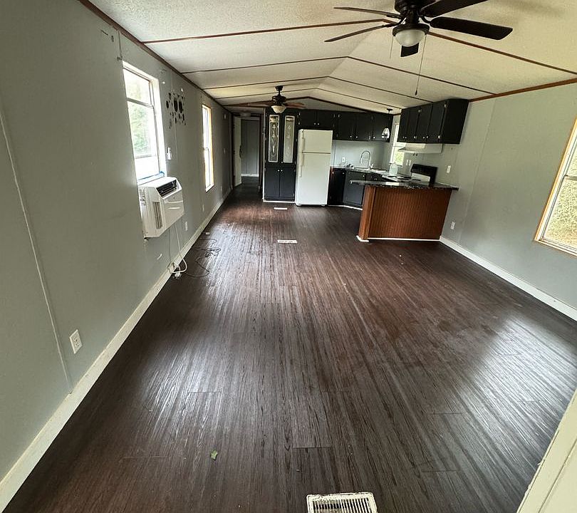 2nd image of 212 Pineview Cir