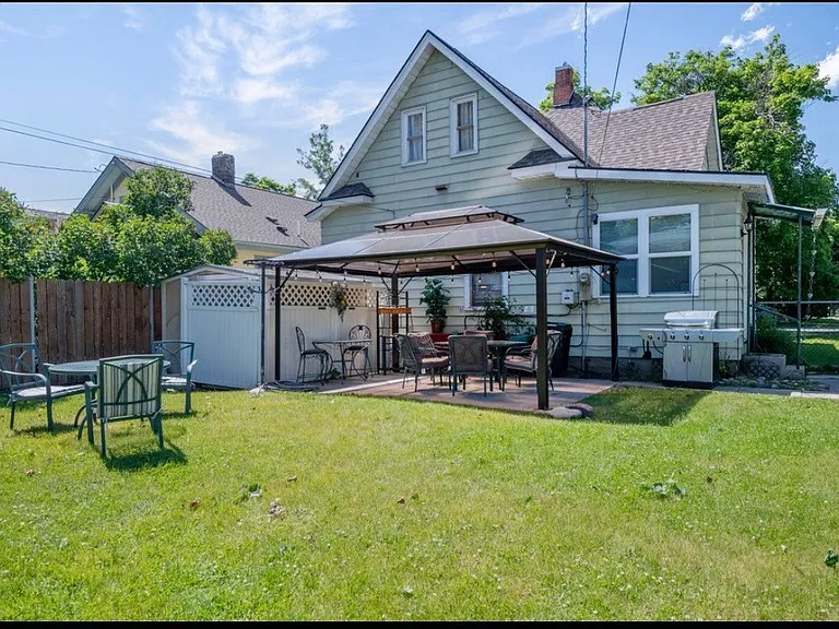 504 Woodford Ave — Photo 2